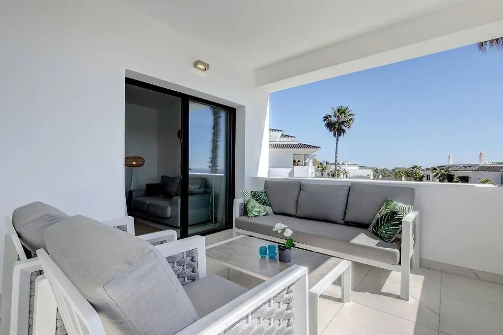 2 Bed Apartment At Estepona Hills With Great Sea Views!