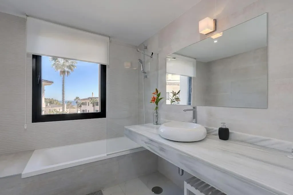 2 Bed Apartment At Estepona Hills With Great Sea Views!