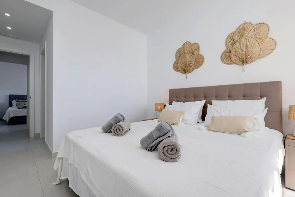 2 Bed Apartment At Estepona Hills With Great Sea Views!